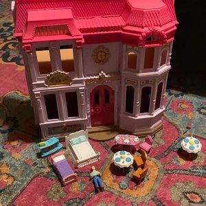 Vintage 2000 Fisher Price Loving Family Dollhouse and Dad & 13 pieces furniture